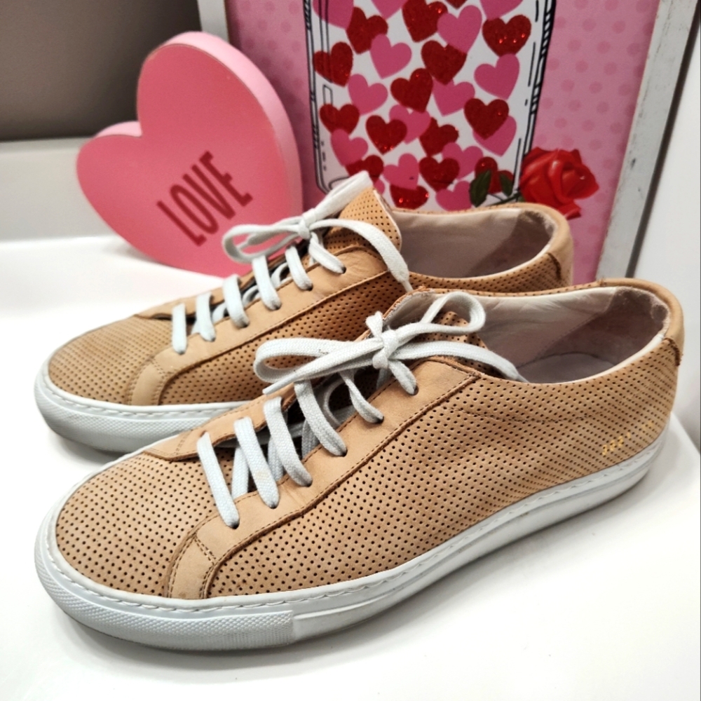 🥰 EUC Women by Common Projects Retro Low Top Perforated Leather Sneakers, 37/8